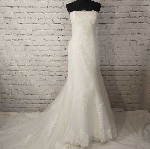 Anjolique Dresses & Skirts - Anjolique wedding dress